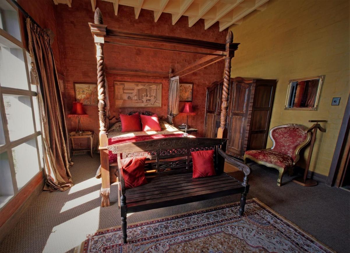 Bygracealone Manor Hotel Outeniekwa Buitenkant foto
