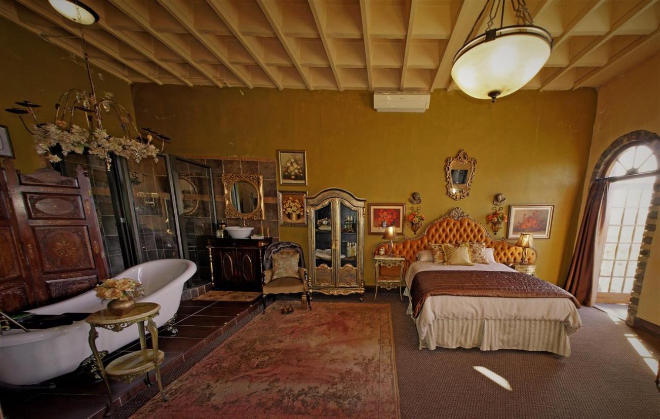 Bygracealone Manor Hotel Outeniekwa Buitenkant foto