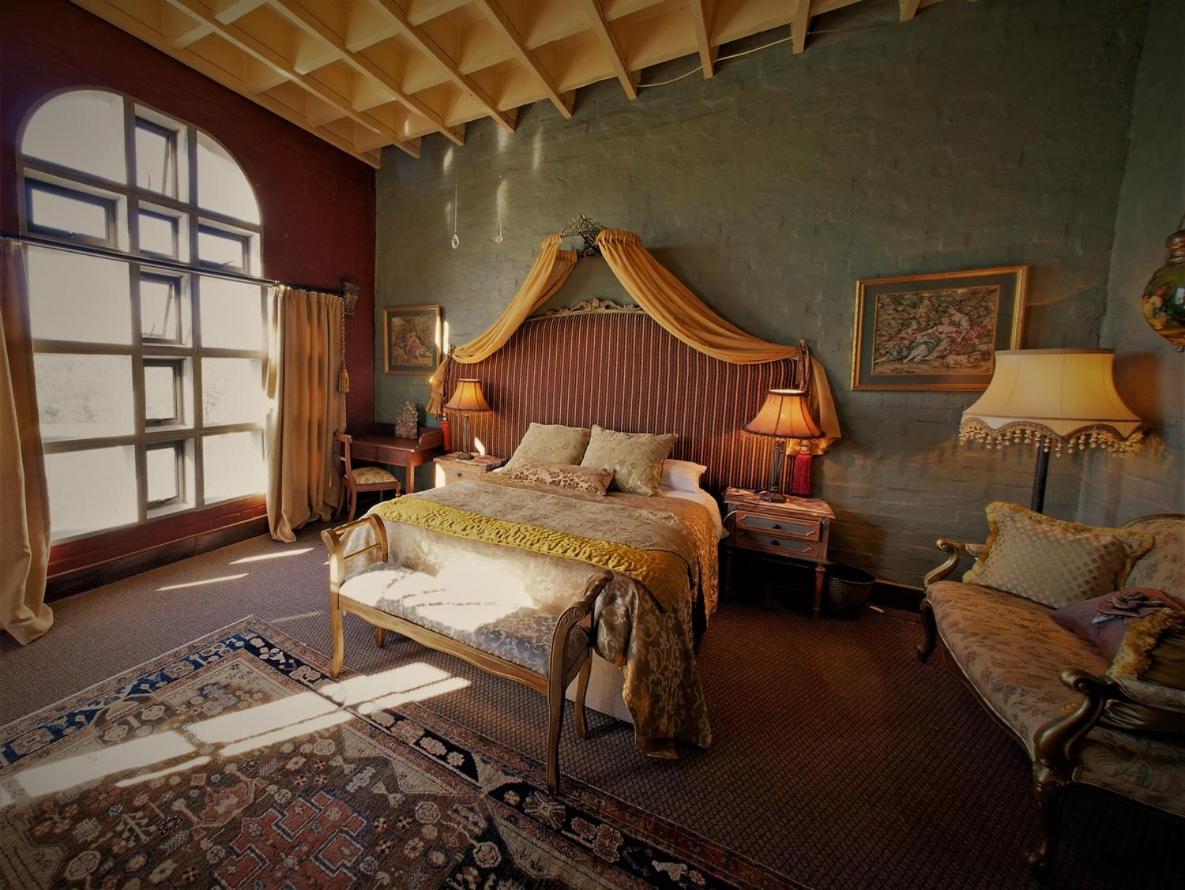 Bygracealone Manor Hotel Outeniekwa Buitenkant foto